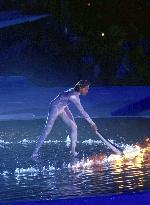 Aborigine running heroine Freeman lights the Olympic flame